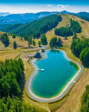 Vue aérienne du Lac du Sénateur à Valberg